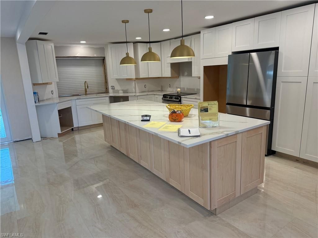 Image 6 of property listing at 1507 SW 58th LN, Cape Coral, FL 33914