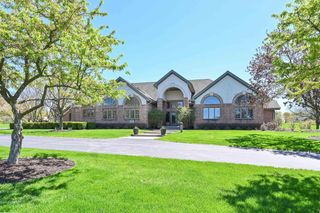 W283N3660 Yorkshire TRACE, Pewaukee, WI 53072