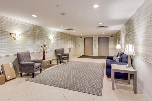 131 W Adelaide Street 309, Elmhurst, IL 60126