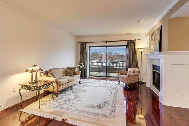 131 W Adelaide Street 309, Elmhurst, IL 60126