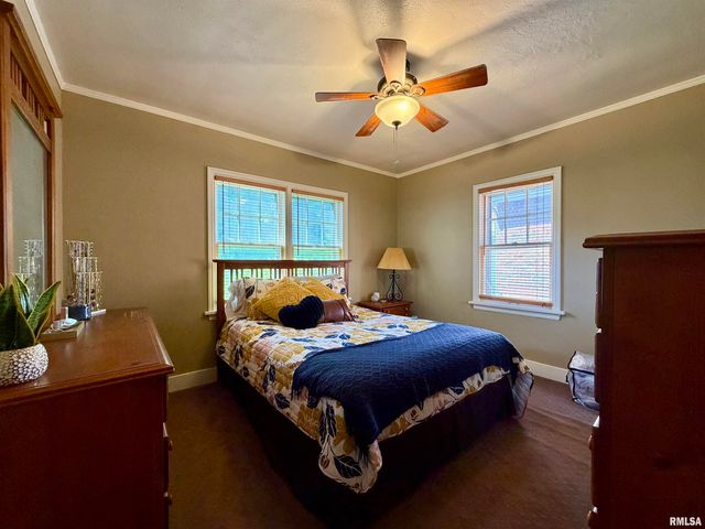 2418 W AYRES Avenue, West Peoria, IL 61604