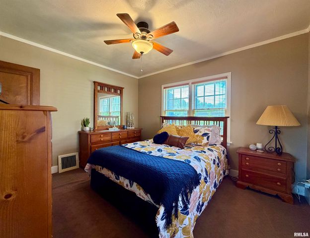 2418 W AYRES Avenue, West Peoria, IL 61604