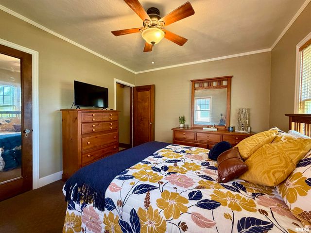 2418 W AYRES Avenue, West Peoria, IL 61604