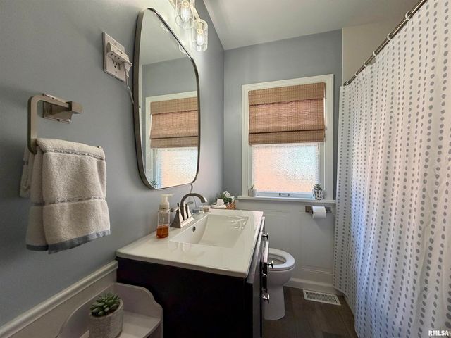 2418 W AYRES Avenue, West Peoria, IL 61604