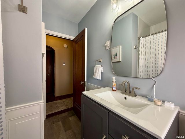 2418 W AYRES Avenue, West Peoria, IL 61604