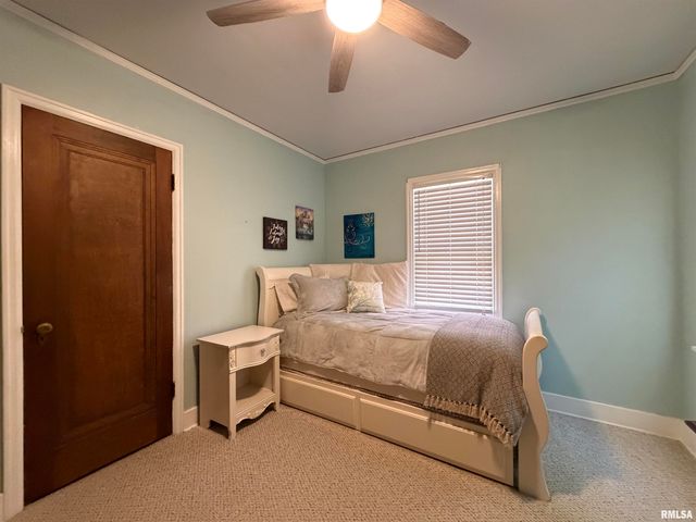 2418 W AYRES Avenue, West Peoria, IL 61604