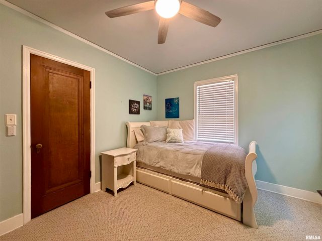 2418 W AYRES Avenue, West Peoria, IL 61604