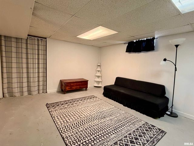 2418 W AYRES Avenue, West Peoria, IL 61604