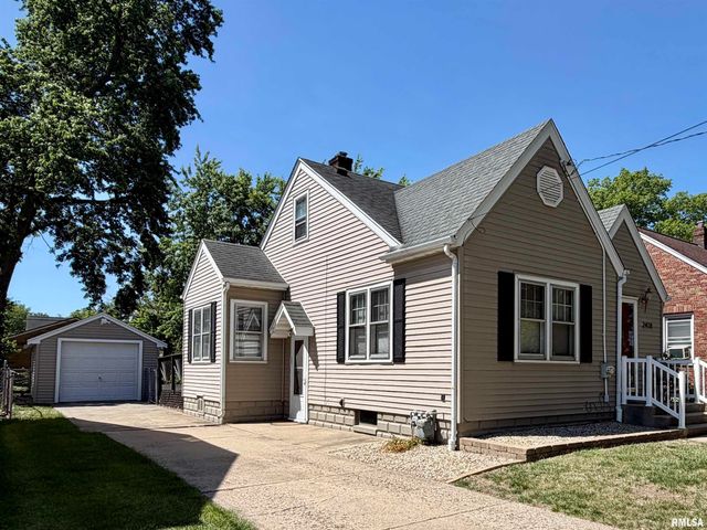 2418 W AYRES Avenue, West Peoria, IL 61604
