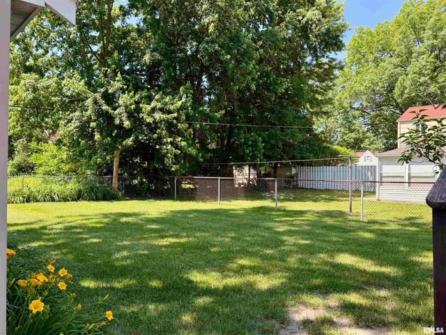 2418 W AYRES Avenue, West Peoria, IL 61604