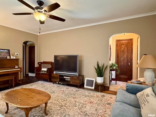 2418 W AYRES Avenue, West Peoria, IL 61604
