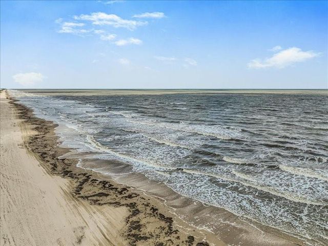 1026 N Gayle Street, Gilchrist, TX 77617