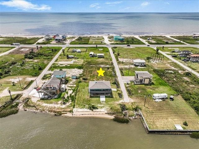 1026 N Gayle Street, Gilchrist, TX 77617