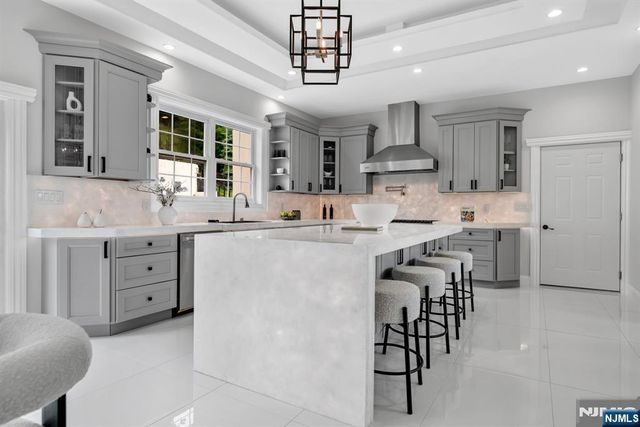 125 Hamilton Trail, Totowa, NJ 07512