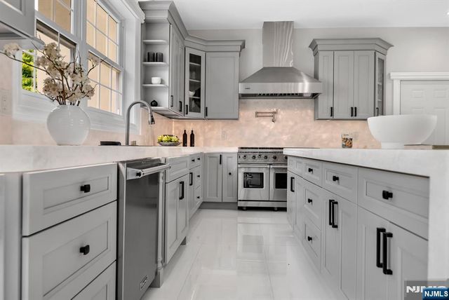 125 Hamilton Trail, Totowa, NJ 07512