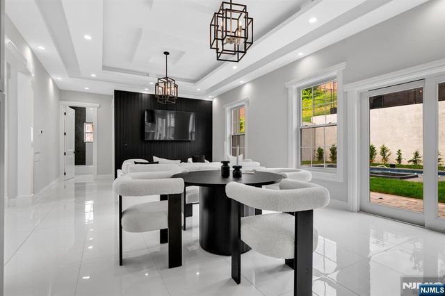 125 Hamilton Trail, Totowa, NJ 07512