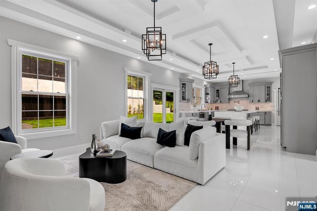 125 Hamilton Trail, Totowa, NJ 07512