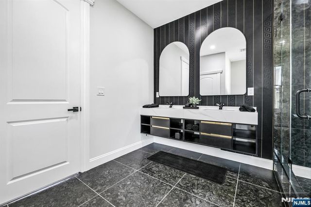 125 Hamilton Trail, Totowa, NJ 07512