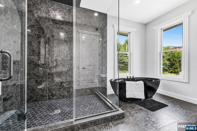 125 Hamilton Trail, Totowa, NJ 07512