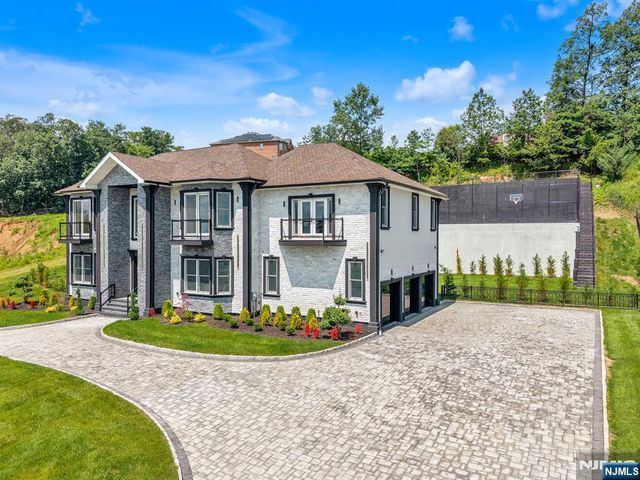 125 Hamilton Trail, Totowa, NJ 07512