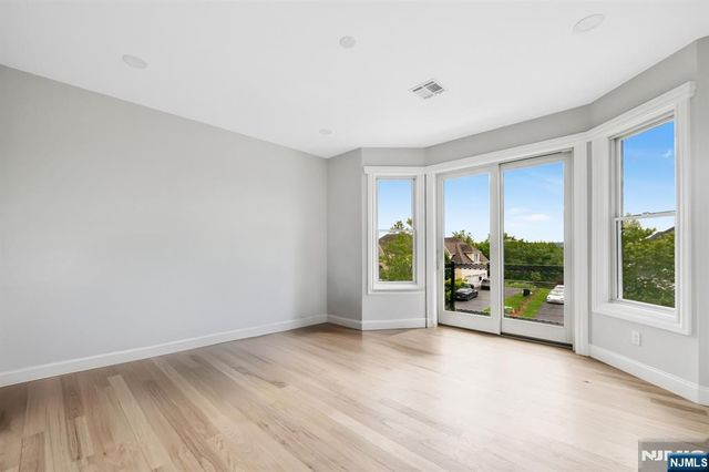 125 Hamilton Trail, Totowa, NJ 07512