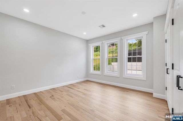 125 Hamilton Trail, Totowa, NJ 07512