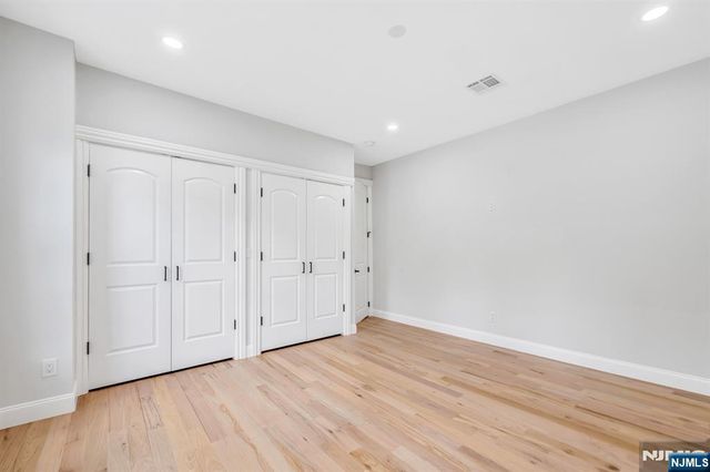 125 Hamilton Trail, Totowa, NJ 07512