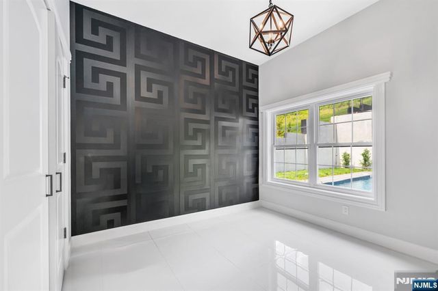 125 Hamilton Trail, Totowa, NJ 07512