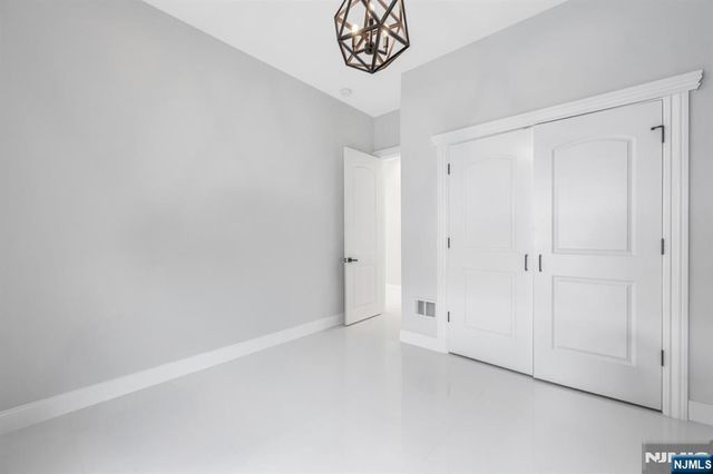 125 Hamilton Trail, Totowa, NJ 07512