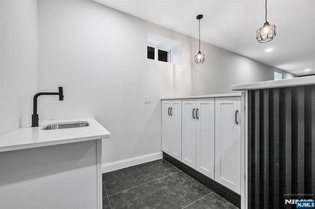 125 Hamilton Trail, Totowa, NJ 07512