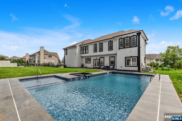 125 Hamilton Trail, Totowa, NJ 07512