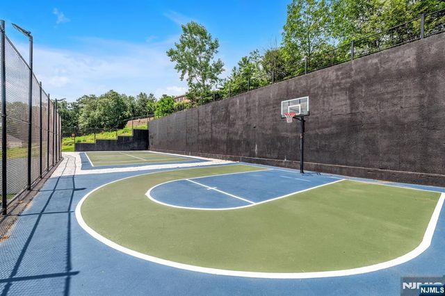 125 Hamilton Trail, Totowa, NJ 07512