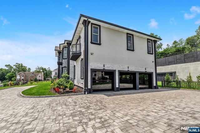 125 Hamilton Trail, Totowa, NJ 07512