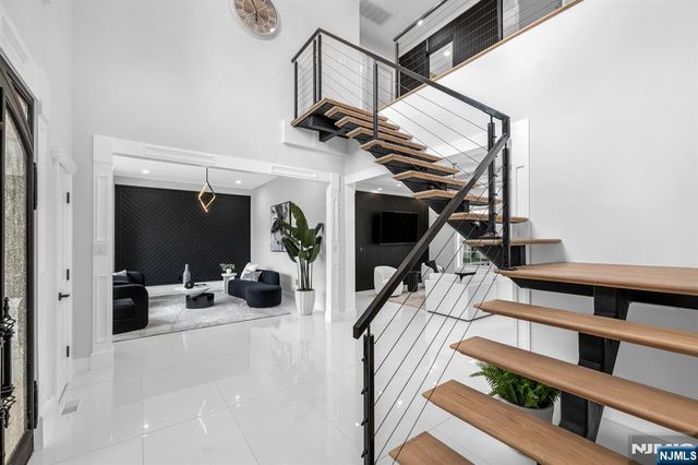 125 Hamilton Trail, Totowa, NJ 07512