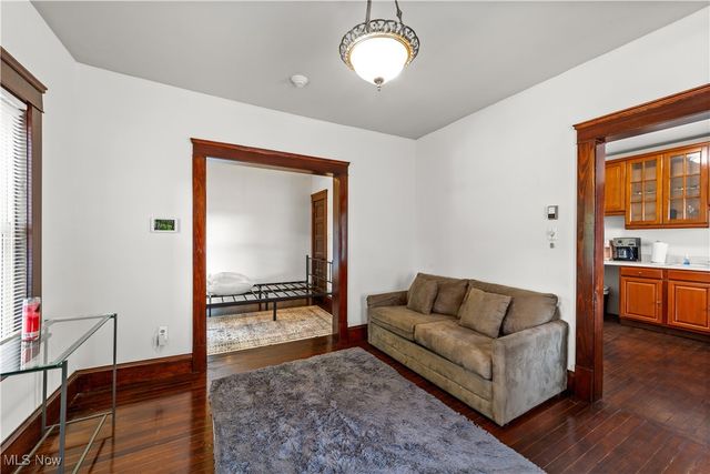 2280 W 10th Street, Cleveland, OH 44113