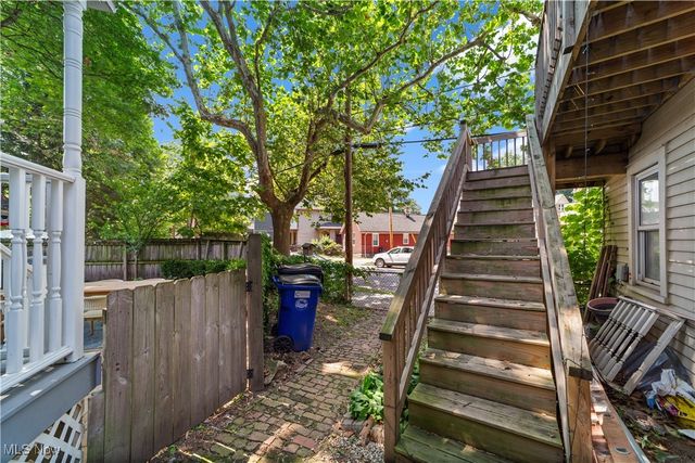 2280 W 10th Street, Cleveland, OH 44113