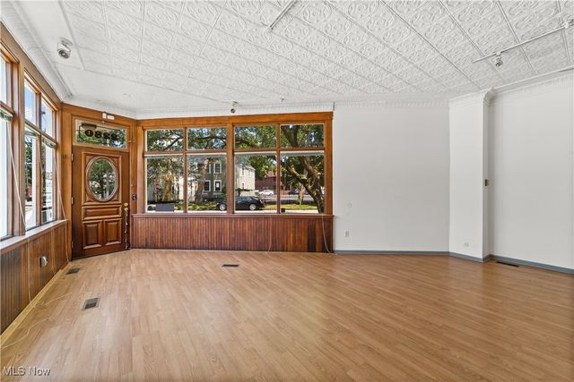 2280 W 10th Street, Cleveland, OH 44113