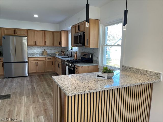 802 Orlando Avenue, Akron, OH 44320