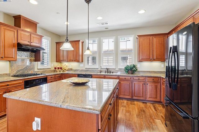 622 Moss Way, Hayward, CA 94541