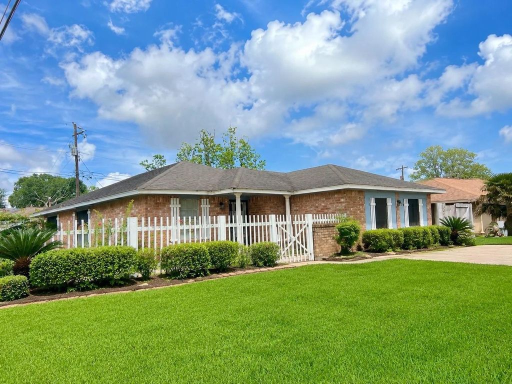 502 Saint Charles Street, League City, TX 77573