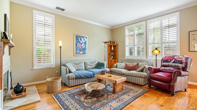 266 Cambridge Ln, Petaluma, CA 94952