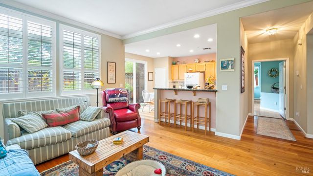 266 Cambridge Ln, Petaluma, CA 94952