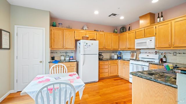 266 Cambridge Ln, Petaluma, CA 94952