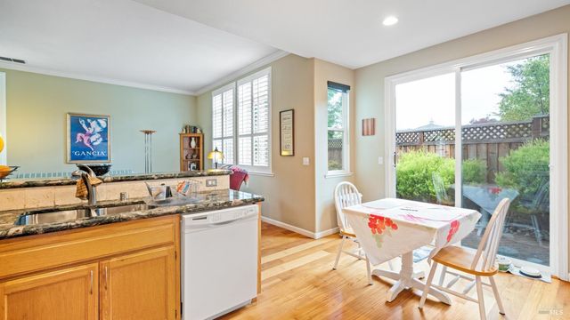 266 Cambridge Ln, Petaluma, CA 94952