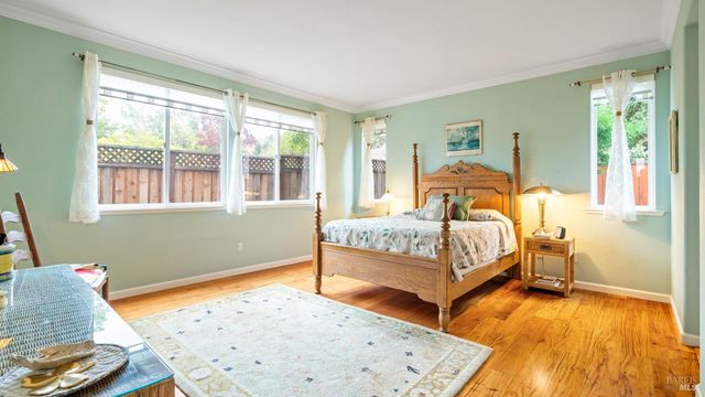 266 Cambridge Ln, Petaluma, CA 94952