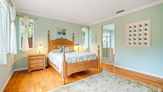 266 Cambridge Ln, Petaluma, CA 94952