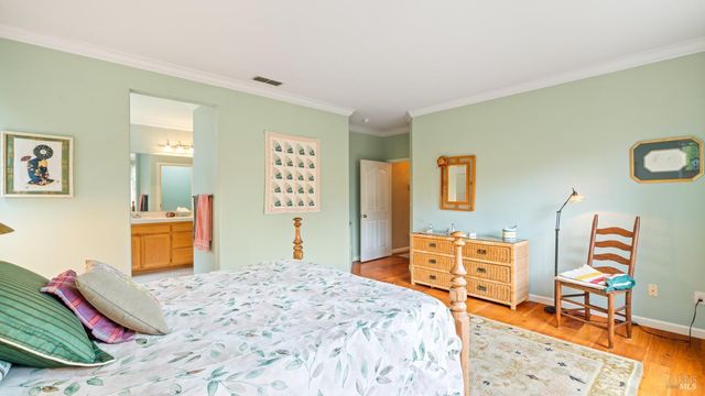 266 Cambridge Ln, Petaluma, CA 94952