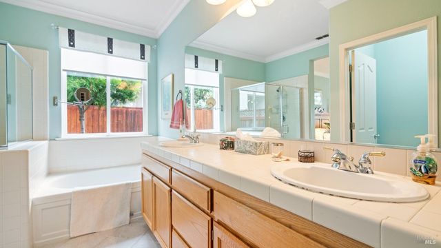 266 Cambridge Ln, Petaluma, CA 94952