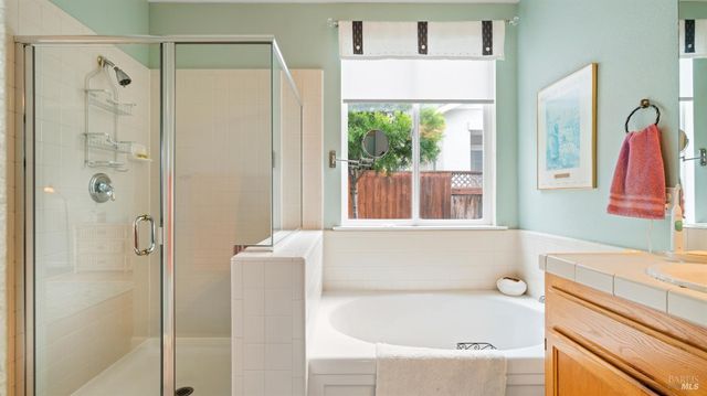 266 Cambridge Ln, Petaluma, CA 94952