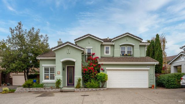 266 Cambridge Ln, Petaluma, CA 94952